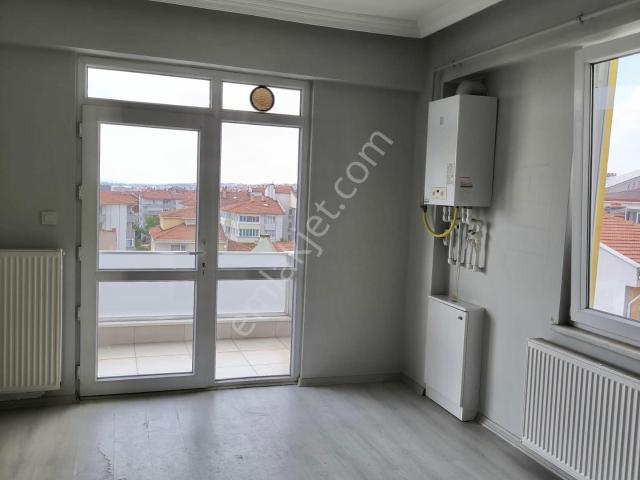 Marmara'dan Şükrüpaşa'da Eşyasız Kiralık 1+1 Daire