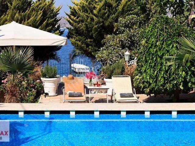 Marmaris Söğütte Denize Sıfır Ev Ve Arsası
