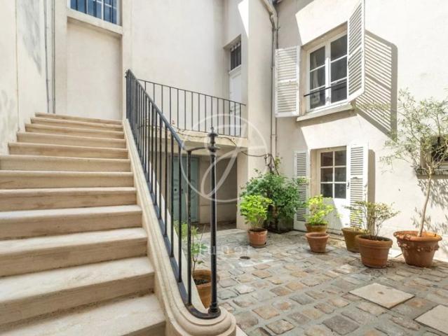 Marnes la Coquette PLACE DU VILLAGE Maison ancienne 347,71m² Terrain 616m²