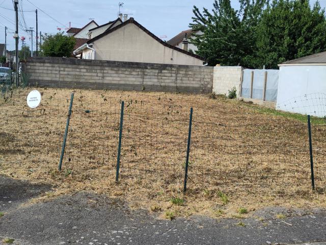 MAROLLES EN HUREPOIX Terrain à bâtir au cœur de la commune 241m2