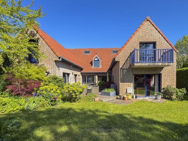 Marquette lez Lille Maison individuelle à vendre 277,5m² 5 chambres Jardin paysagé Garage