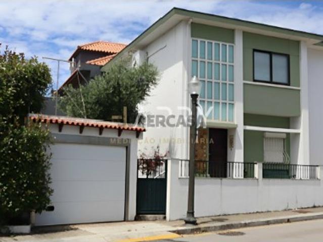 Marque já visita a esta incrível moradia em Ramalde