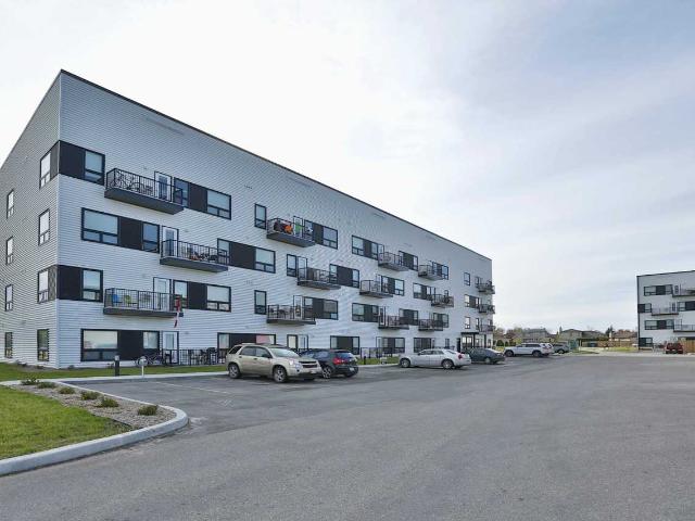 Marquis Village 1 Bedroom Apartment for Rent at 50 30 50 De La Seigneurie, Winnipeg, MB R3X 0M6 Island Lakes