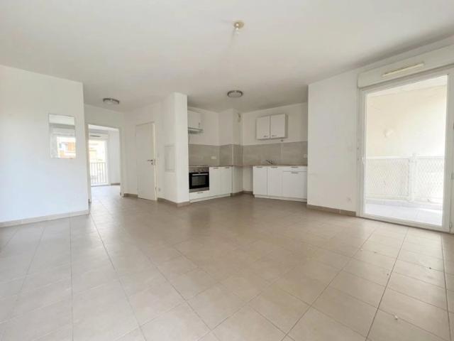 Marseille 3eme A vendre Appartement en étage, avec terrasse et Place de Parking