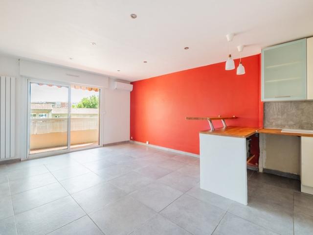 Marseille 10ème, T2 de 42,5m2 + Terrasse + Cave + Place de parking Privative