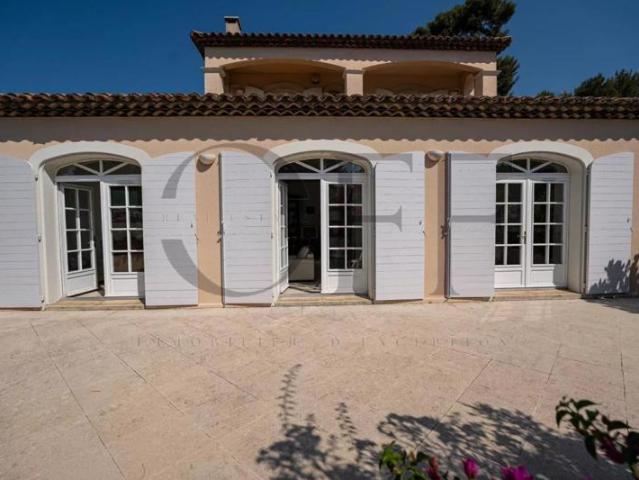 MARSEILLE 12? – DOMAINE PRIVÉ SÉCURISÉ Élégante propriété de 220 m² sur 1 660 m² de terrain paysager • 4 chambres • Piscine • Double garage