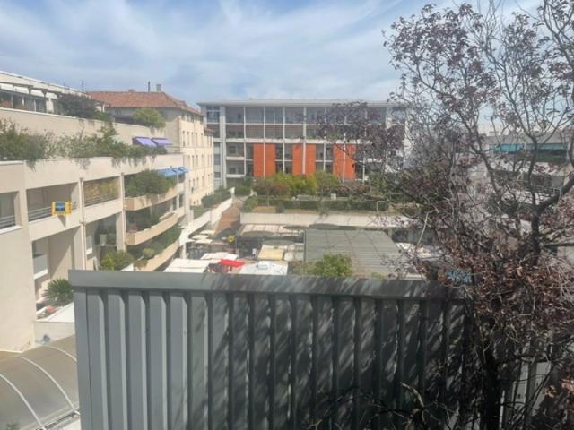 MARSEILLE 12E ARR à vendre Plateau local/bureaux PMR 207m2 + Terrasse SAINT BARNABE VILLAGE 840 000 EUROS