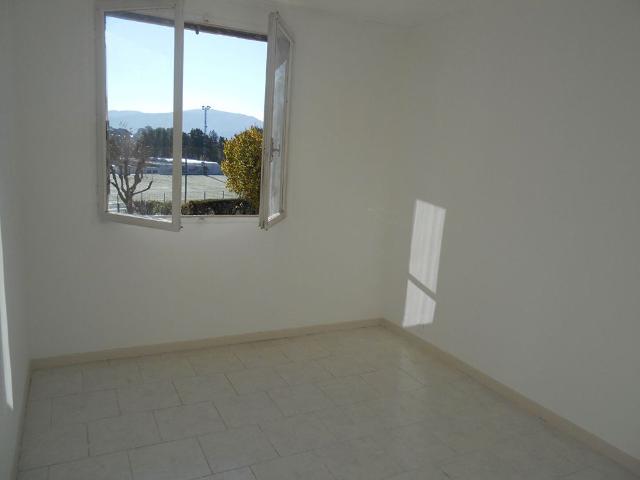 MARSEILLE 12ème. Beaumont Plateau. Appartement T3 dans résidence fermée