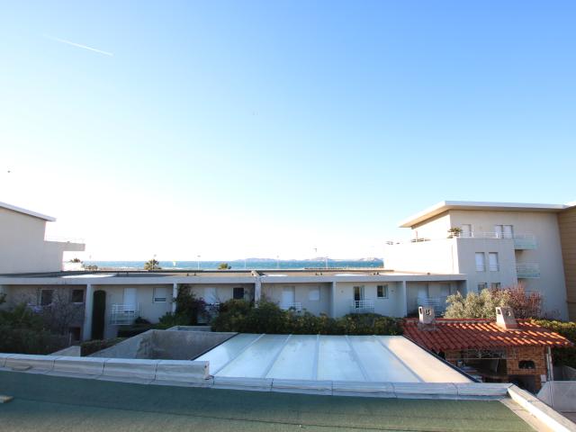 MARSEILLE 13008 TRIPLE HABITATION SUR 827M2 DE TERRAIN