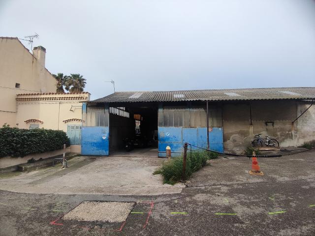 Marseille 13016, ENsemble immobilier avec maison et hangar