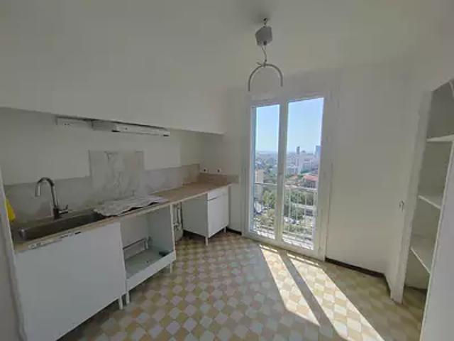 Marseille 14ème 13014 Location appartement 3 pièces t3 au dernier étage