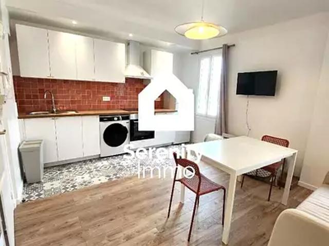 Marseille 1er 13001 Location appartement 1 pièce t1 au dernier étage