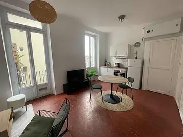 Marseille 7ème 13007 Location appartement 1 pièce t1 au dernier étage