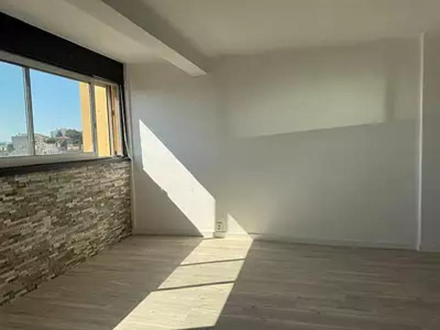 Marseille 4ème 13004 Location appartement 3 pièces t3 au dernier étage cave