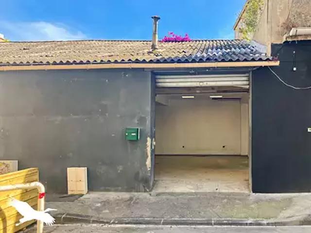 Marseille 4ème 13004 Location divers 3 pièces au dernier étage