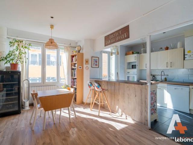 Marseille 5ᵉ / Camas – Beau Type 3 calme avec balcon