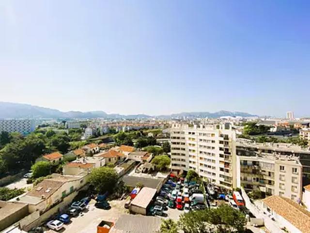 Marseille 5ème 13005 Location appartement 1 pièce t1 au dernier étage