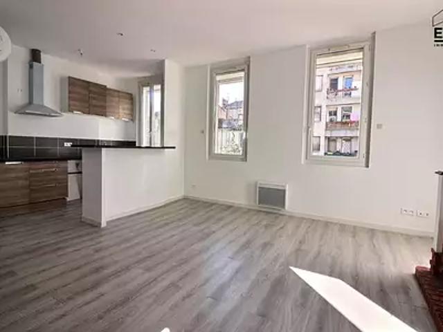 Marseille 5ème 13005 Location appartement 3 pièces t3 au dernier étage cave