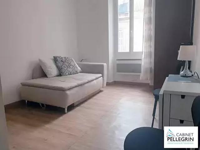 Marseille 6ème 13006 Location appartement 1 pièce t1 au dernier étage