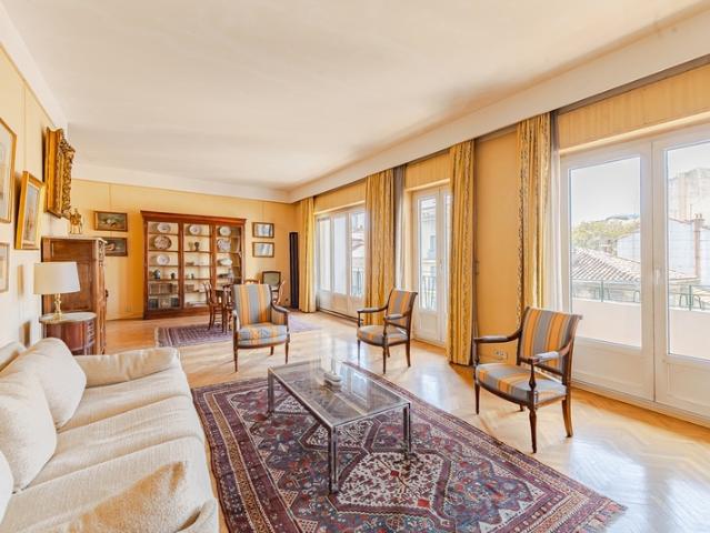 MARSEILLE 8? – RUE PARADIS | APPARTEMENT DE CARACTÈRE AVEC BALCONS, GARAGE EN OPTION