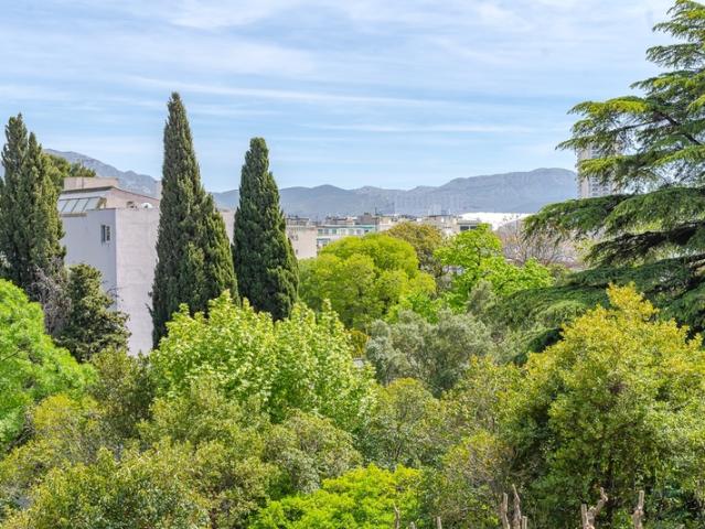 MARSEILLE 8ᵉ – RUE PARADIS | APPARTEMENT DE CARACTÈRE AVEC BALCONS, GARAGE EN OPTION