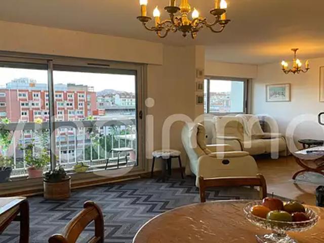 Marseille 8ème 13008 Achat / Vente appartement 3 pièces t3 au dernier étage cave