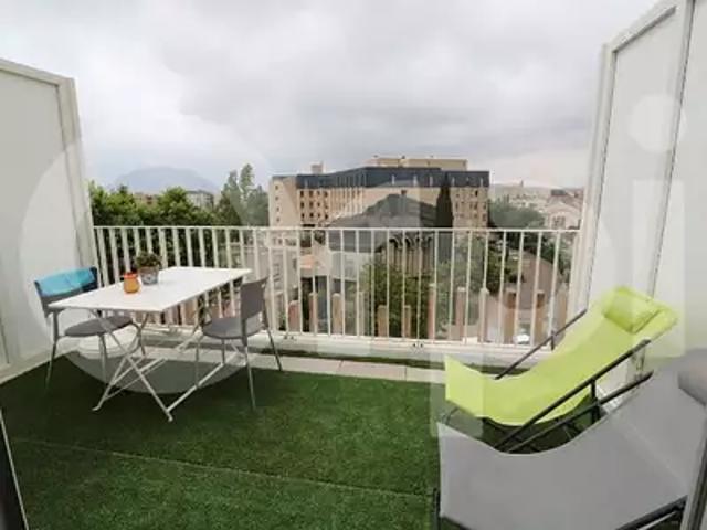 Marseille 8ème 13008 Location appartement 1 pièce t1 au dernier étage terrasse