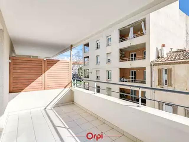 Marseille 8ème 13008 Location appartement 2 pièces t2 terrasse