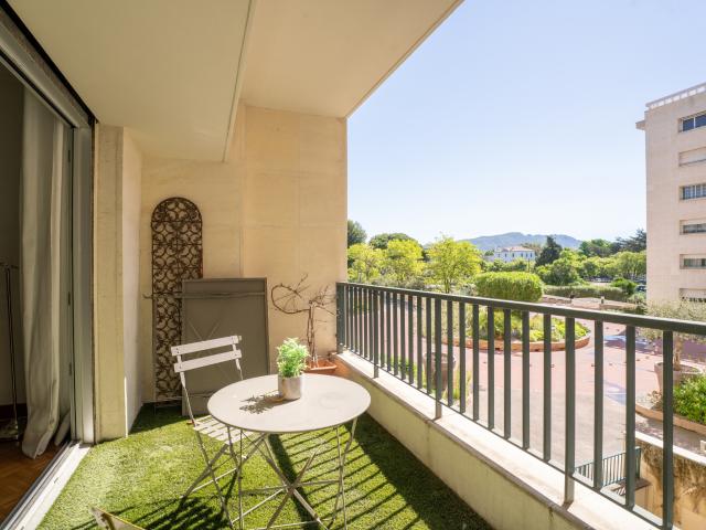 Marseille 8ème Résidence Borely proche mer T3 avec terrasse au calme