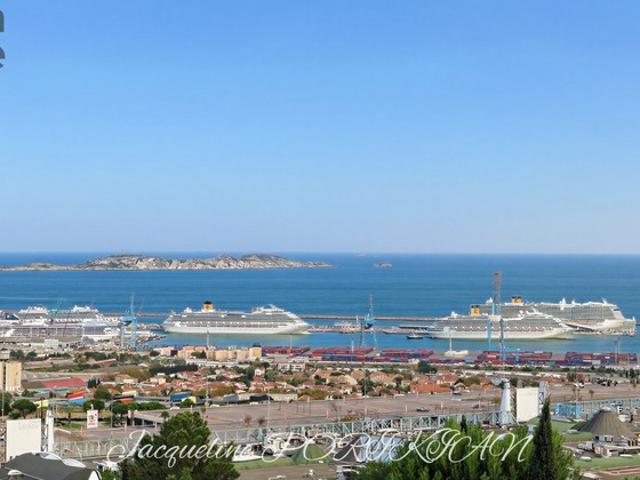 Marseille: Appartement T3 moderne avec terrasse, vue panoramique mer et ville, garage et parking