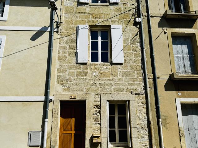 Marsillargues: Maison de village 105 m2, 3 chambres, façade en pierre