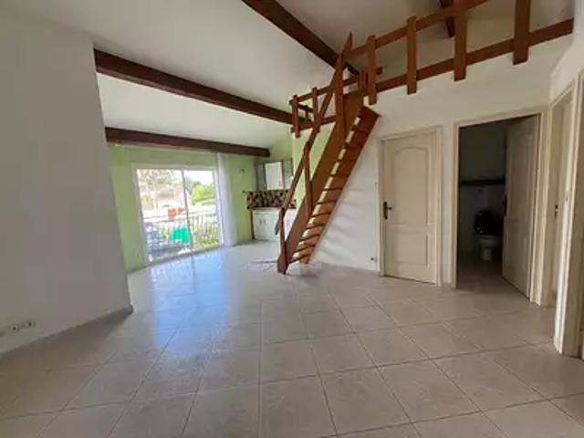 Marsillargues 34590 Location appartement 3 pièces t3 au dernier étage jardin