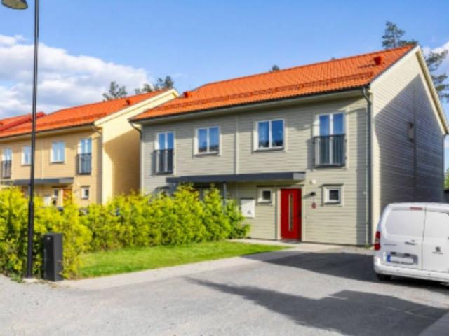 Märsta 5rok 12mån 23.000kr/mån 108 m² 23 000 kr