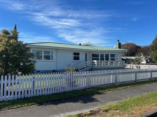 masterton, 3 bedrooms