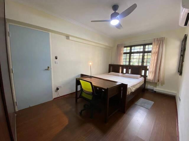 Master bedroom 2min to Redhill Mrt