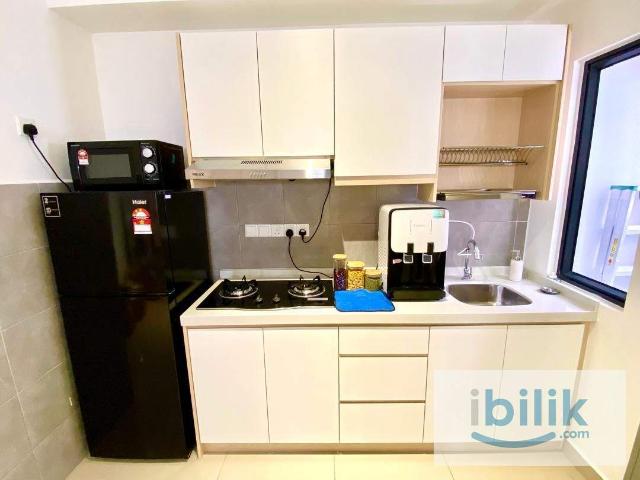 Master Bedroom w/ Private Bathroom, Ready to Move In! Walk to mrt lrt