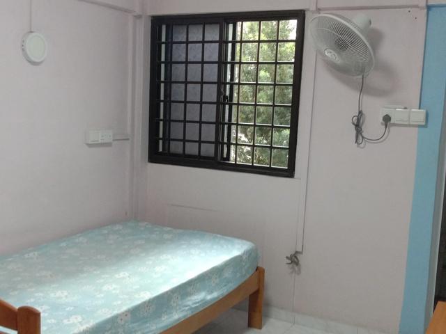 Master Bedroom at Blk 143 Bukit Batok Street 11