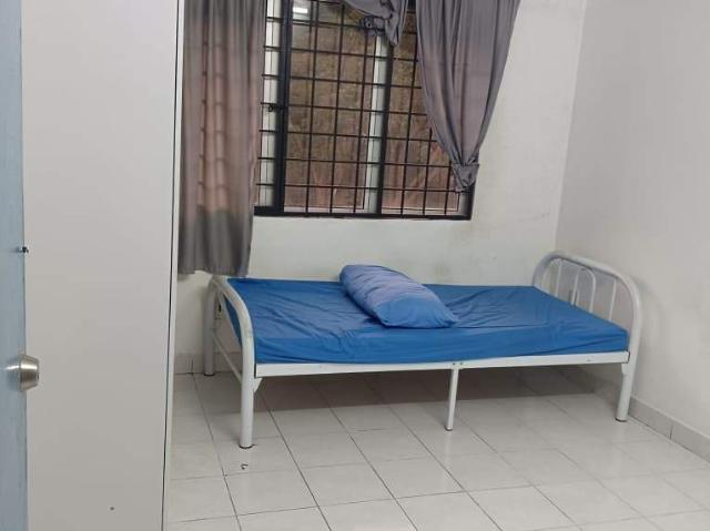 Master Bedroom at Flora Damansara, Perdana