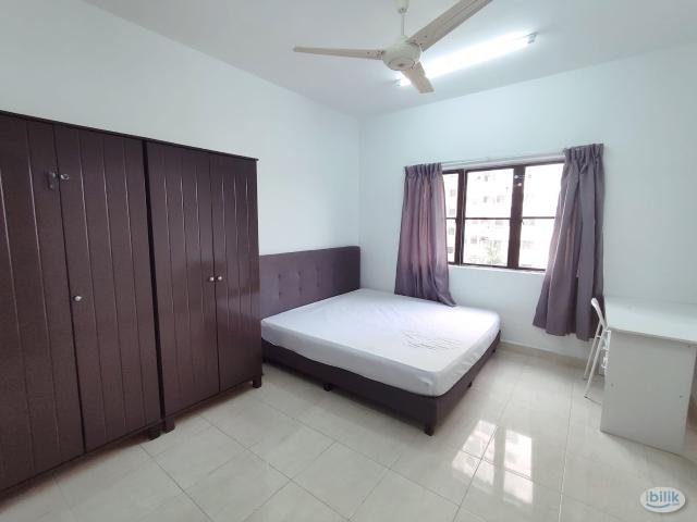 master bedroom at pelangi utama cono