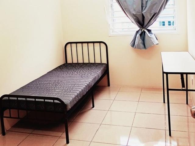 Master bedroom attach bathroom privacy melody perdana near uitm, hospital puncak alam