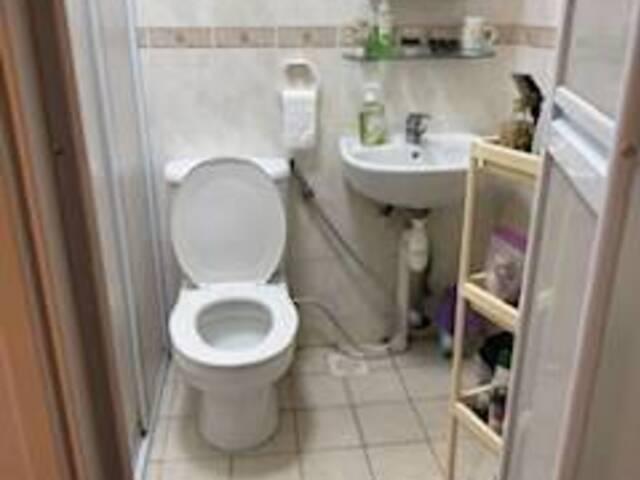 Master Bedroom@ Commonwealth for female pax No agent fee