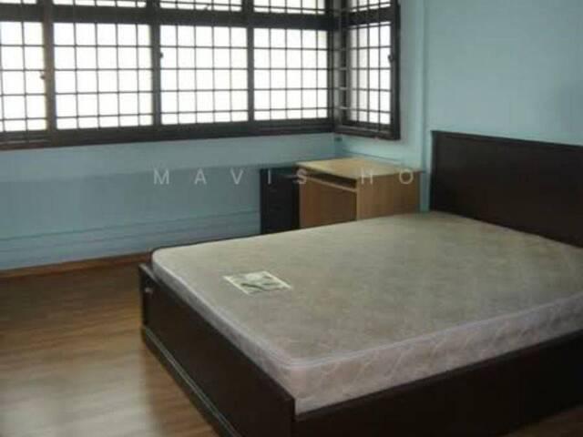 Master Bedroom for Couples / Bachelors / Females in CHOA CHU KANG AREA Near YEW TEE MRT