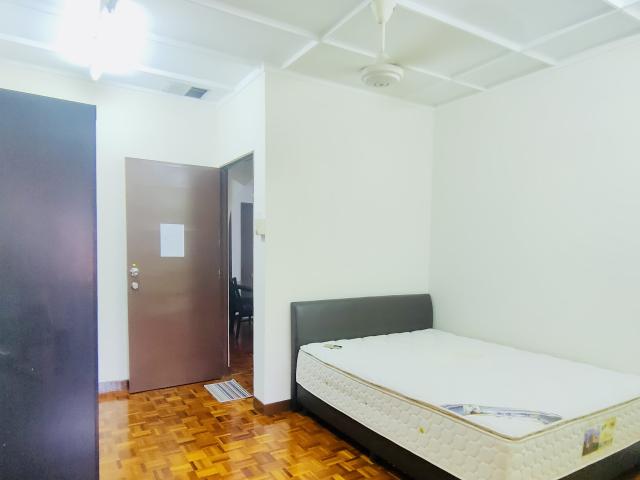 Master Bedroom For Rent Walking Distance TO LRT Station