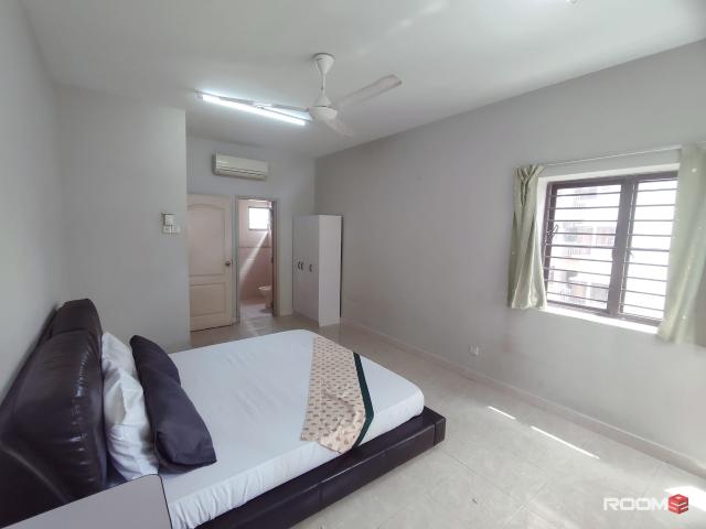 MASTER BEDROOM FOR RENT AT PELANGI UTAMA CONDO