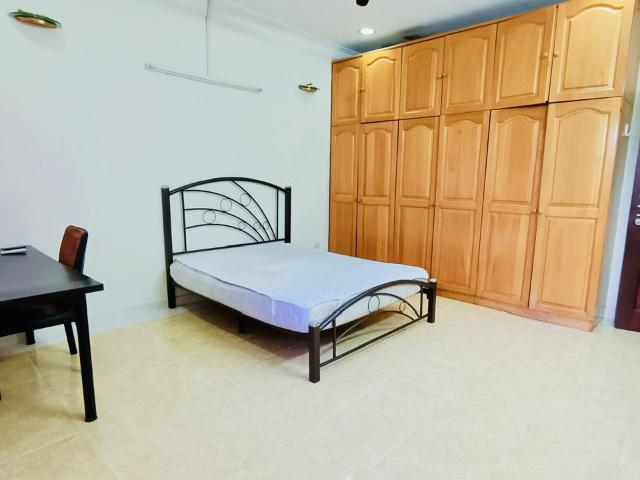 Master Bedroom For Rent At Puchong