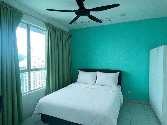 Master bedroom for rent male only