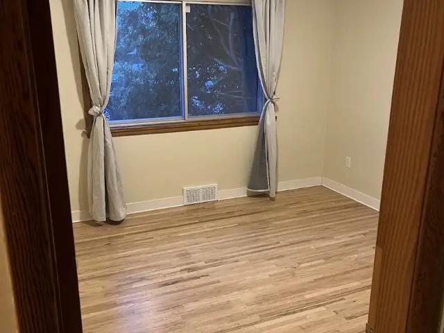 Master Bedroom in 3 Bedroom House in Desirable Briar Hill