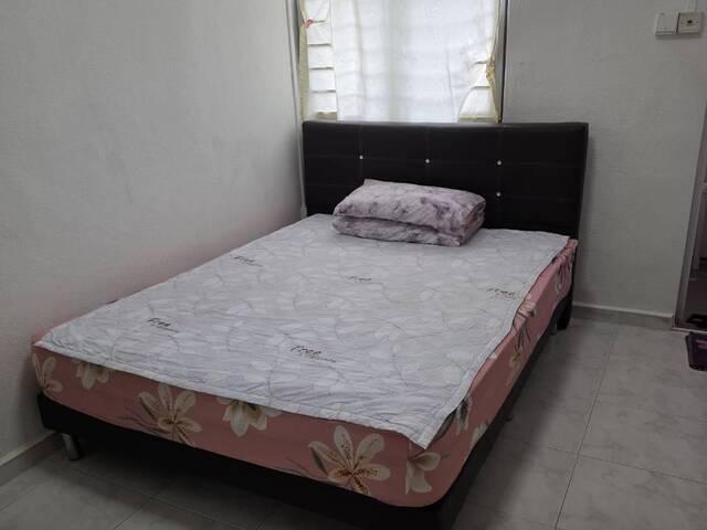 Master bedroom in Clementi mrt blk 343/ one female only