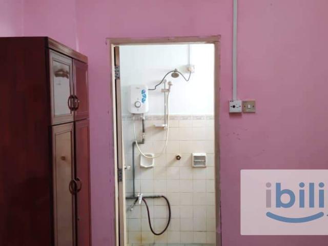 Master Bedroom in Kiara Apartment, Batu Berendam
