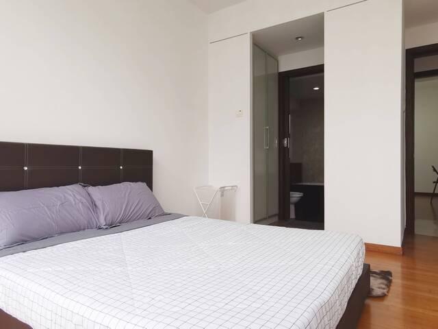 Master Bedroom MBR5 for Rent at Grandeur 8, Ang Mo Kio!